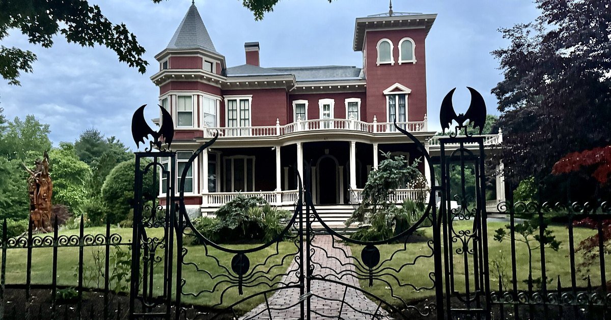 Stephen King Books in Order: All 65 Novels and Where to Start