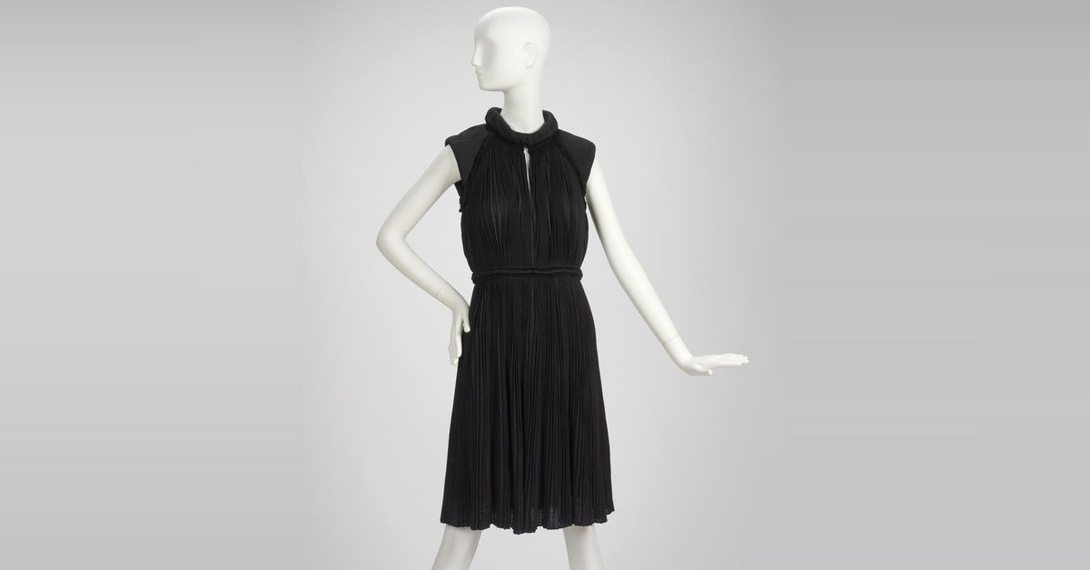 What to Wear to a Funeral: Women, Men and What Not to Wear